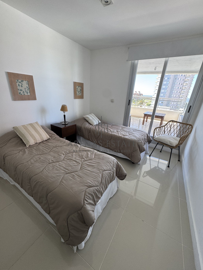 Apartamento ID.4002 - Apartamento de 3 dormitorios en venta en Punta del Este 