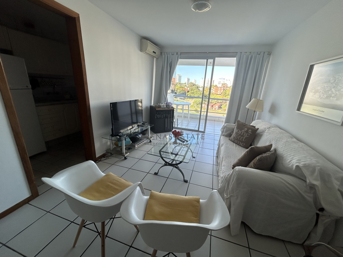 Apartamento ID.2492 - Apartamento en venta de 2 dormitorios en zona Mansa, Punta del Este 