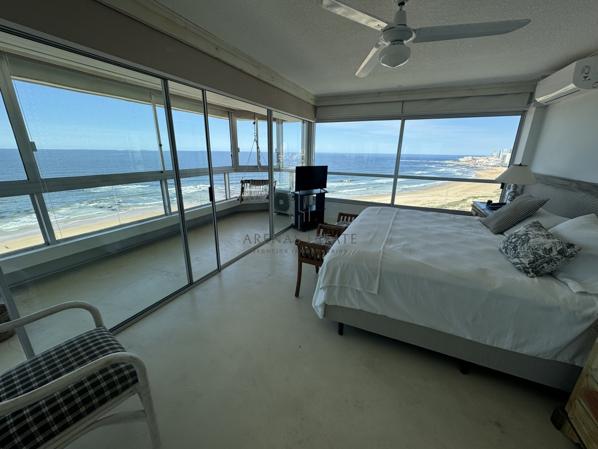Apartamento ID.3111 - Apartamento en vena de 3 dormitorios y servicio , en primera linea de la Brava 