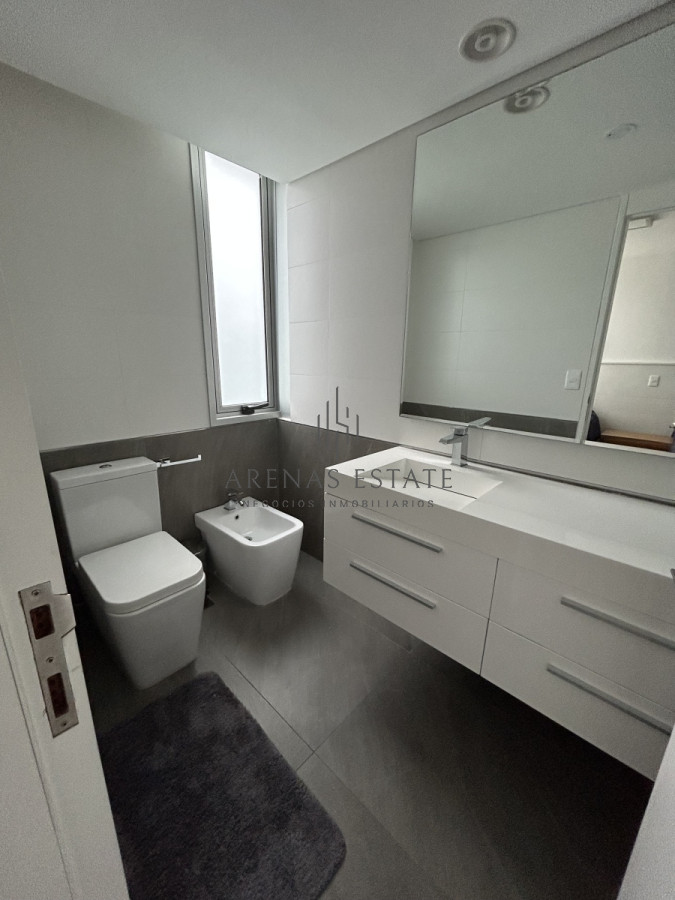 Apartamento ID.2123 - Penthouse en venta en Punta del Este , zona mansa , 3 Dormitorios más servicio 
