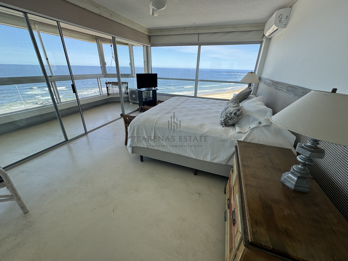 Apartamento ID.3111 - Apartamento en vena de 3 dormitorios y servicio , en primera linea de la Brava 
