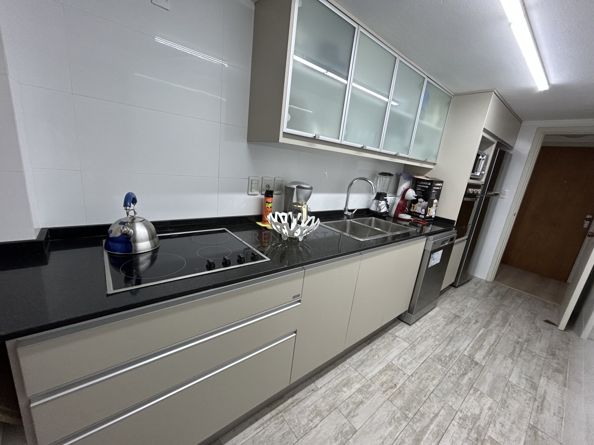 Apartamento ID.2119 - Apartamento de 3 dormitorios en venta en Punta del Este 