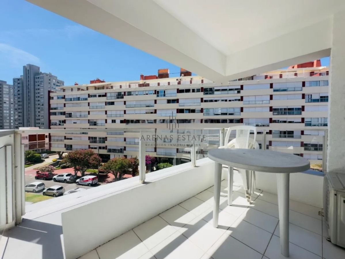 Apartamento ID.2666 - Apartamemento en venta de 1 dormitorio y medio en Punta del Este 
