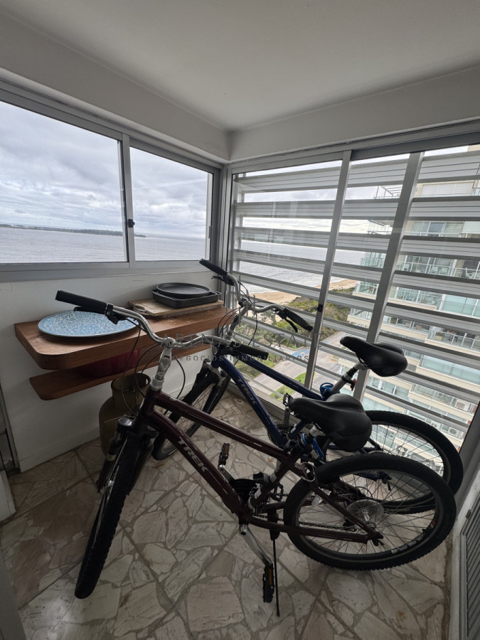 Apartamento ID.3900 - Apartamento de 3 dormitorios en venta en primera linea de Playa Mansa , Punta del Este 