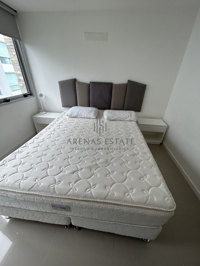 Apartamento ID.2122 - Apartamento en venta de 3 dormitorios y dependencia , en Punta del Este 