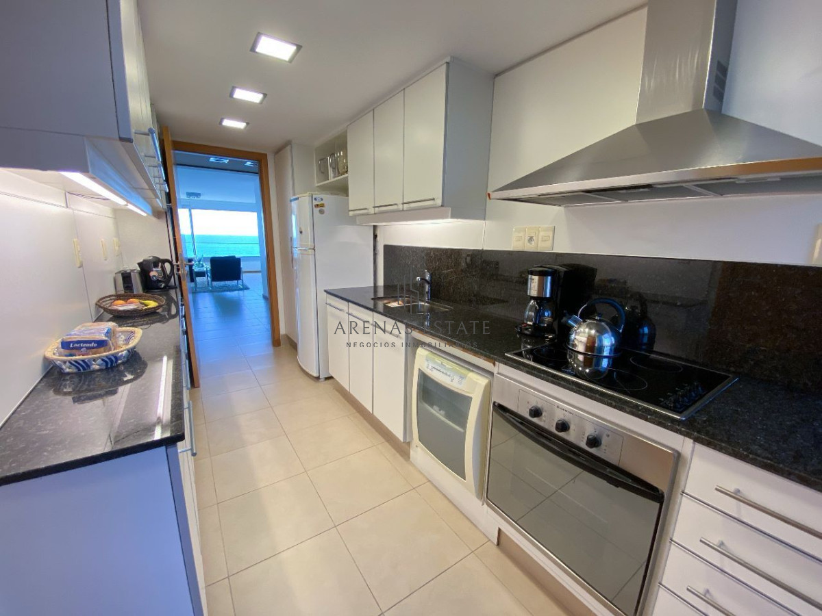 Apartamento ID.2042 - Apartamento de 3 dormitorios en alquiler , Punta del Este 