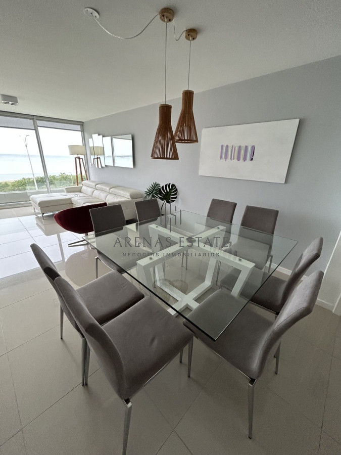 Apartamento ID.2122 - Apartamento en venta de 3 dormitorios y dependencia , en Punta del Este 