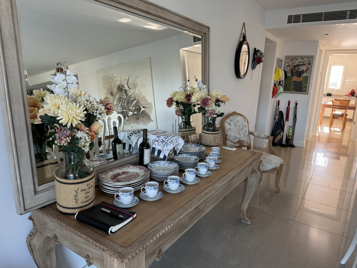 Apartamento ID.2989 - Apartamento de 3 dormitorios y dependencia de servicio en primera linea de la Mansa 