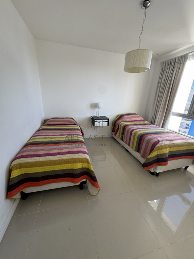 Apartamento ID.3385 - Apartamento de 3 dormitorios en venta en Punta del Este 