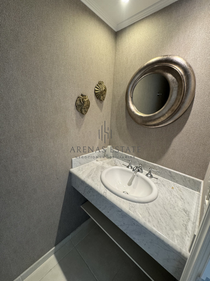 Apartamento ID.3683 - Apartamento de 3 dormitorios en venta en Punta del Este en primera linea de la Mansa 