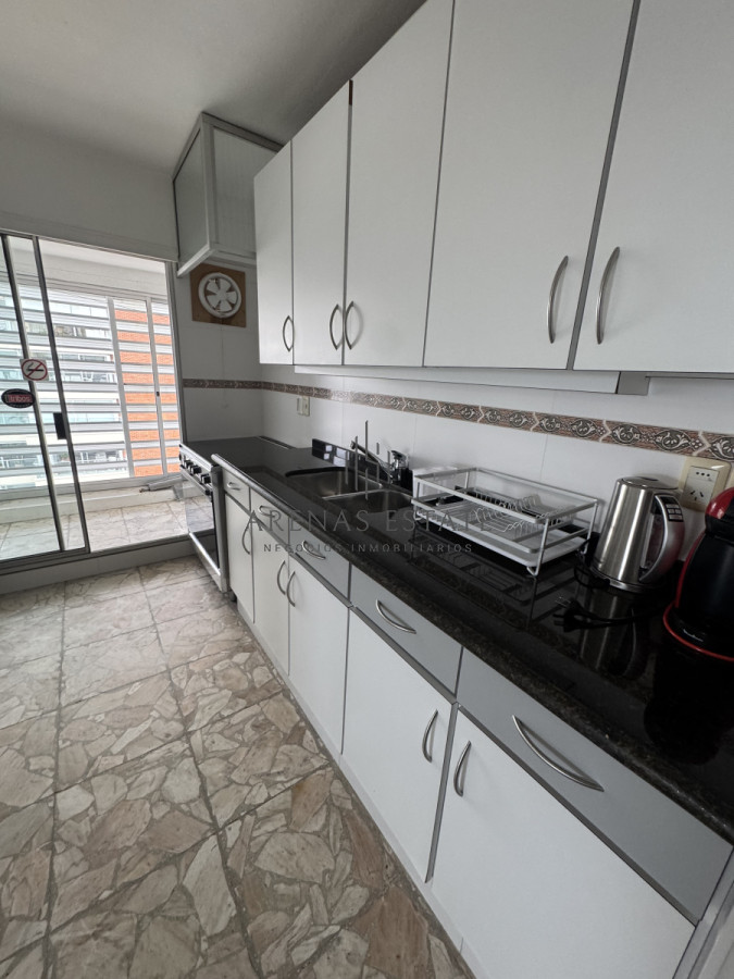 Apartamento ID.3900 - Apartamento de 3 dormitorios en venta en primera linea de Playa Mansa , Punta del Este 