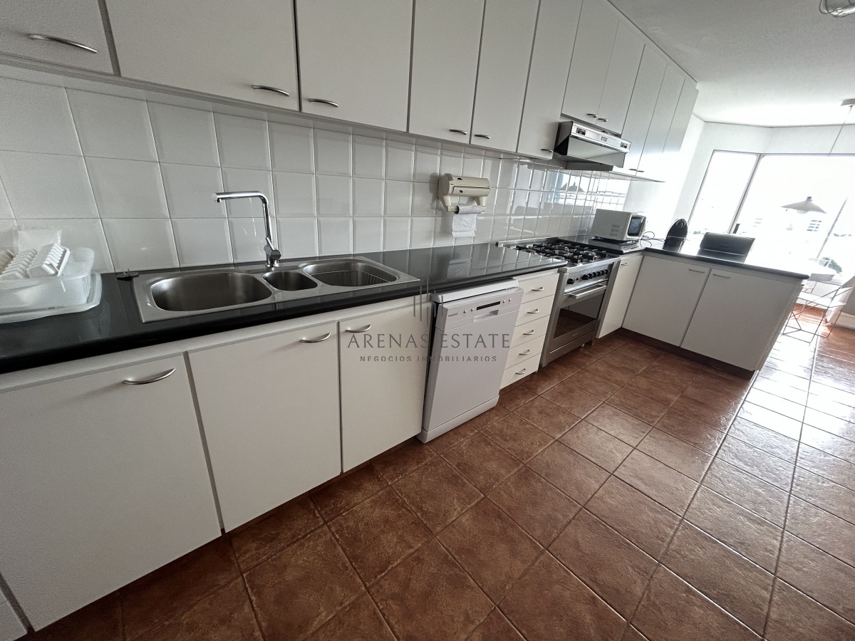 Apartamento ID.1731 - Apartamento de 3 dormitorios . primera linea Punta del Este 