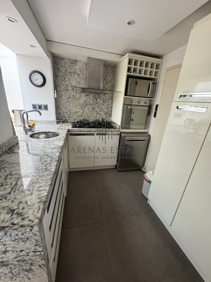 Apartamento ID.3452 - Apartamento de 3 dormitorios y servicio en venta  Punta del Este 