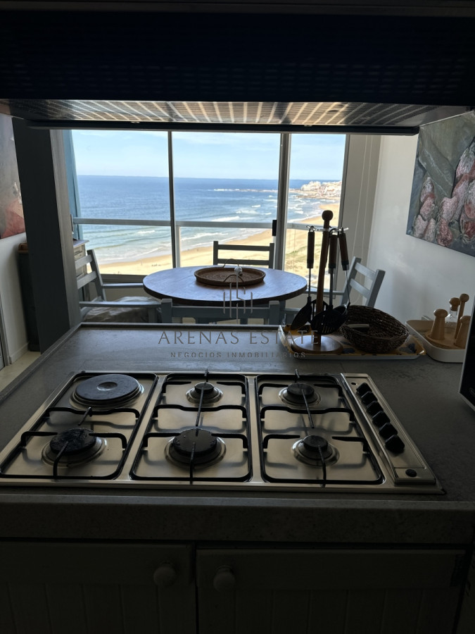 Apartamento ID.3111 - Apartamento en vena de 3 dormitorios y servicio , en primera linea de la Brava 