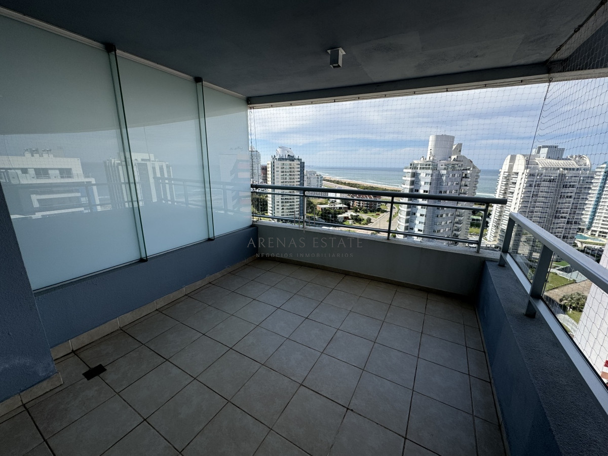 Apartamento ID.3051 - Apartamento de 3 dormitorios en venta en Punta del Este 