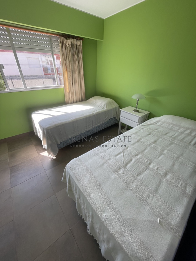 Apartamento ID.1674 - Apartamento de dos dormitorios en venta en Punta del este . primera linea de la mansa 