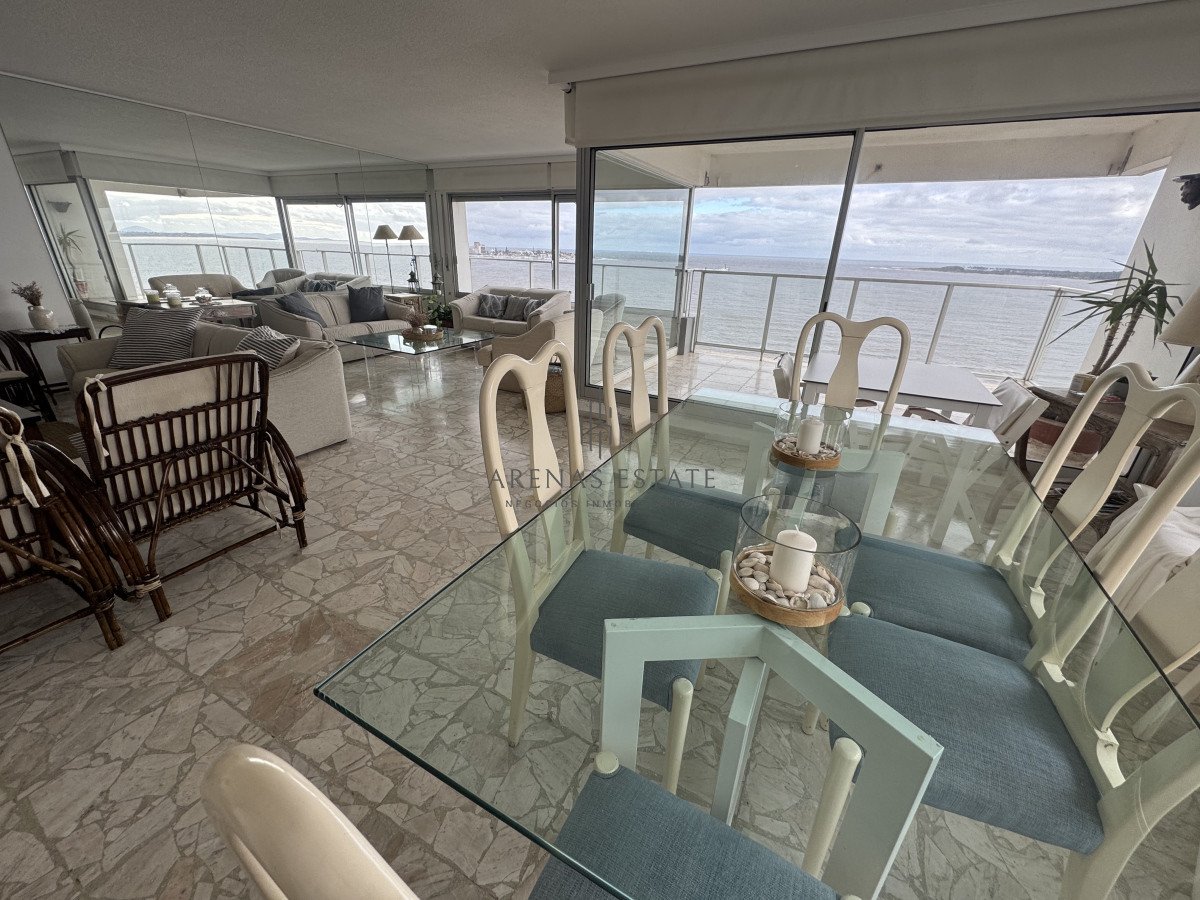 Apartamento ID.3900 - Apartamento de 3 dormitorios en venta en primera linea de Playa Mansa , Punta del Este 