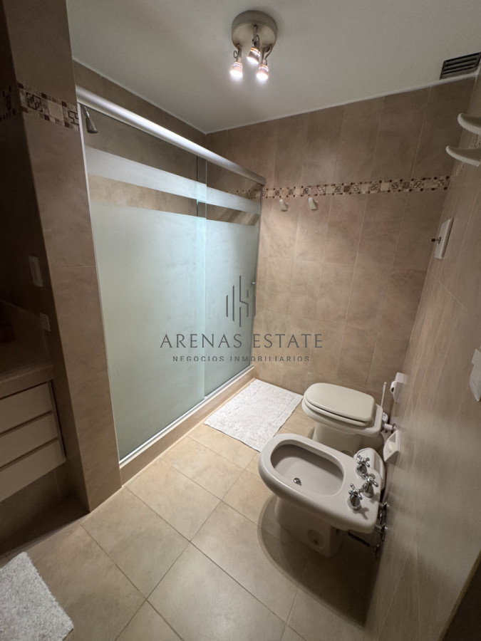 Apartamento ID.3900 - Apartamento de 3 dormitorios en venta en primera linea de Playa Mansa , Punta del Este 