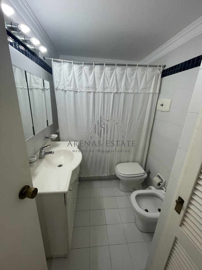 Apartamento ID.1566 - Apartamento de 3 dormitorios , primera linea de la mansa, Punta del Este