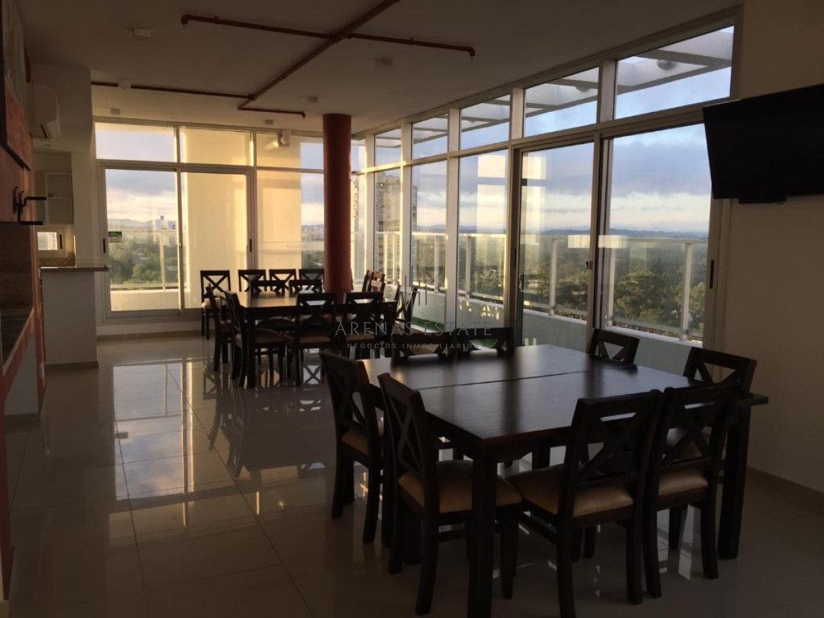 Apartamento ID.2560 - Apartamento en venta de 2 dormitorios en Roosevelt Punta del Este