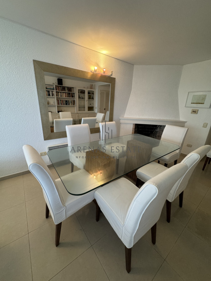 Apartamento ID.3563 - Apartamento en venta de 3 dormitorios en primera linea de la Brava , Punta del Este 