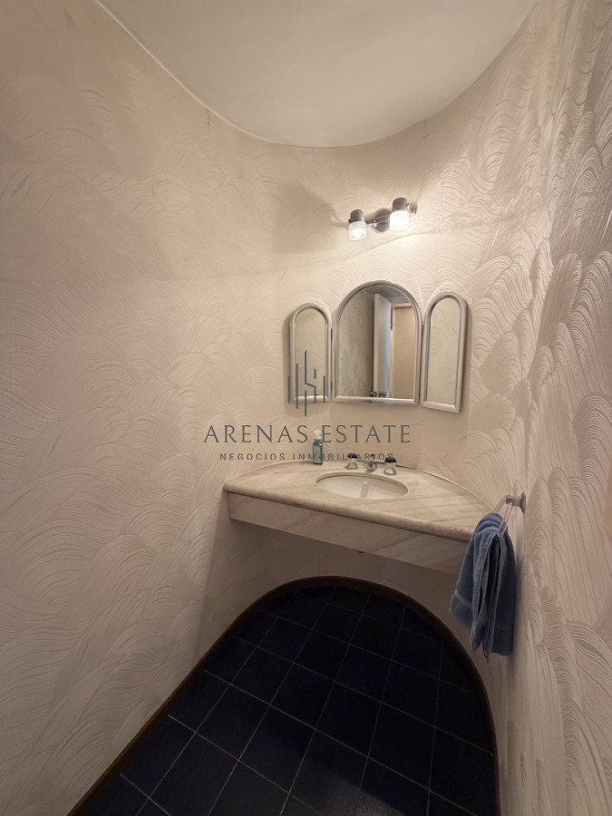 Apartamento ID.4137 - Apartamento en venta en primera linea de la Brava , 3 dormitorios y dependencia 