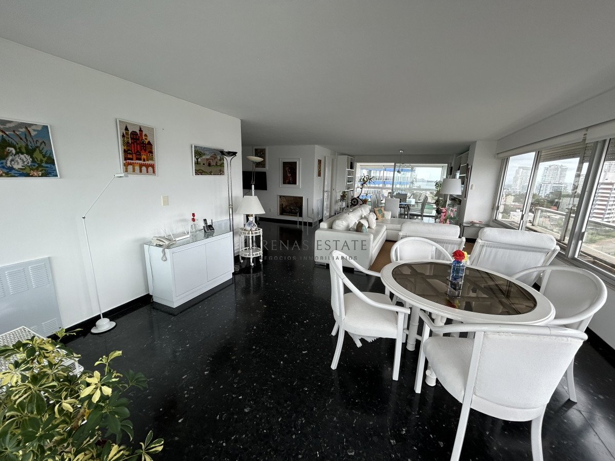 Apartamento ID.1973 - Espectacular apartamento en venta en zona de la Brava , 3 dormitorios mas servicio 