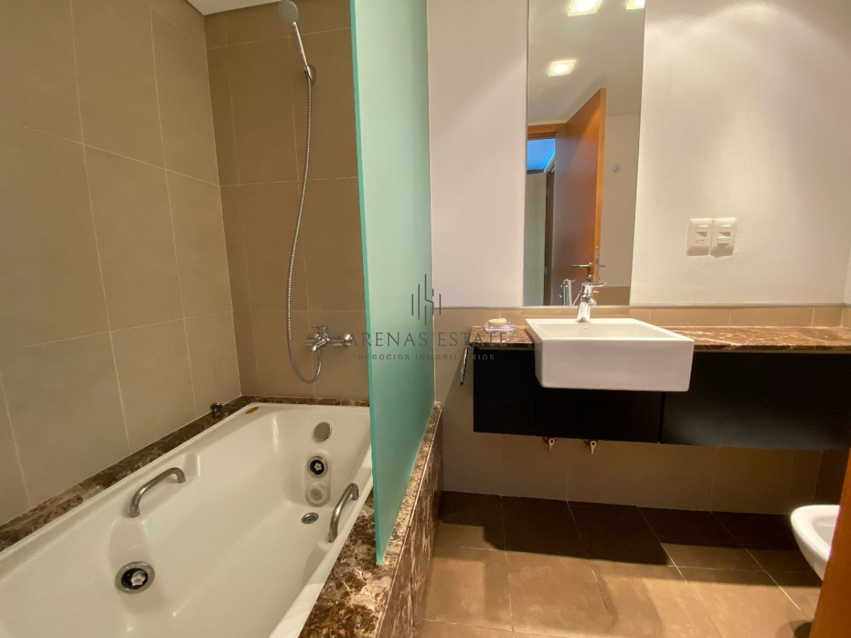 Apartamento ID.2042 - Apartamento de 3 dormitorios en alquiler , Punta del Este 