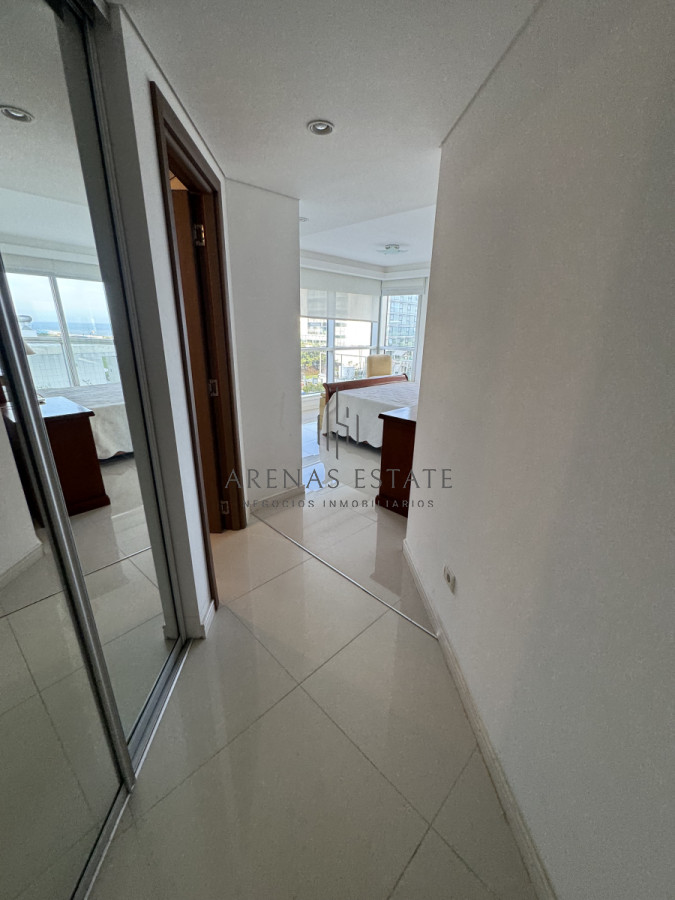 Apartamento ID.3699 - Apartamento en venta  de 3 dormitorios y servicio  en zona Brava 