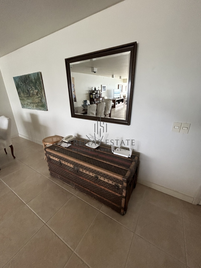Apartamento ID.2477 - Apartamento en venta de 3 dormitorios y sevicio en Brava,Punta del Este