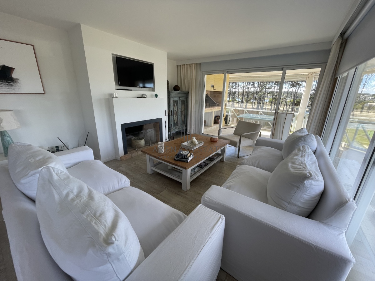 Apartamento ID.1610 - Apartamento de 3 dormitorios con vista al mar , en Brava Punta del Este 