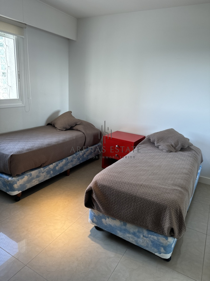 Apartamento ID.2989 - Apartamento de 3 dormitorios y dependencia de servicio en primera linea de la Mansa 