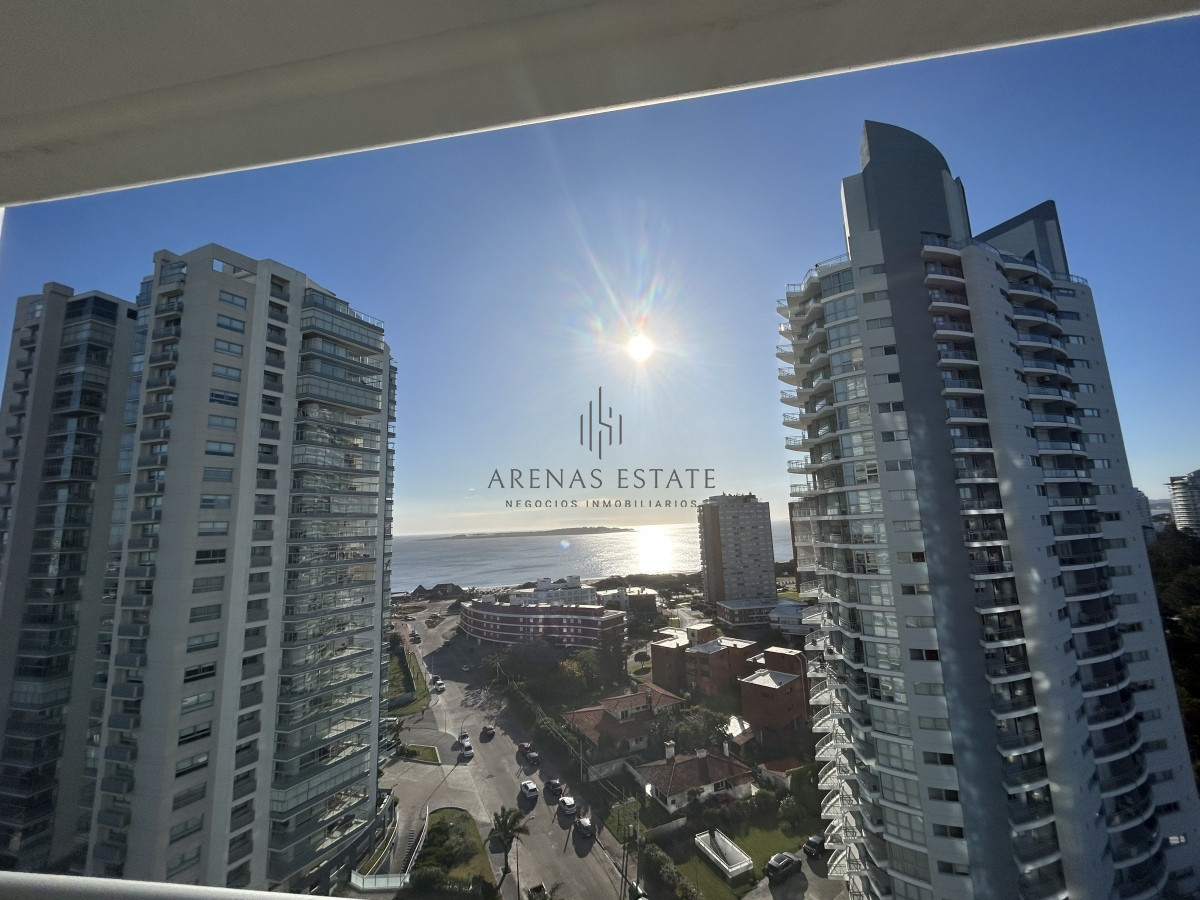 Apartamento ID.1949 - Apartamento de 3 dormitorios y servicio en Punta del este 