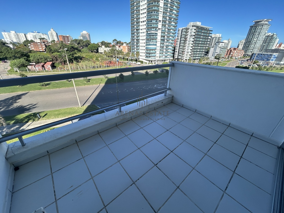 Apartamento ID.2492 - Apartamento en venta de 2 dormitorios en zona Mansa, Punta del Este 