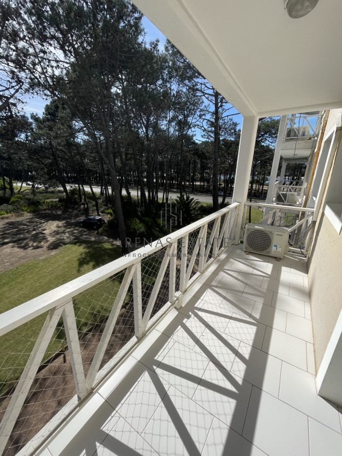 Apartamento ID.1612 - apartamento de dos dormitorios y servicio en zona Brava, Punta del Este
