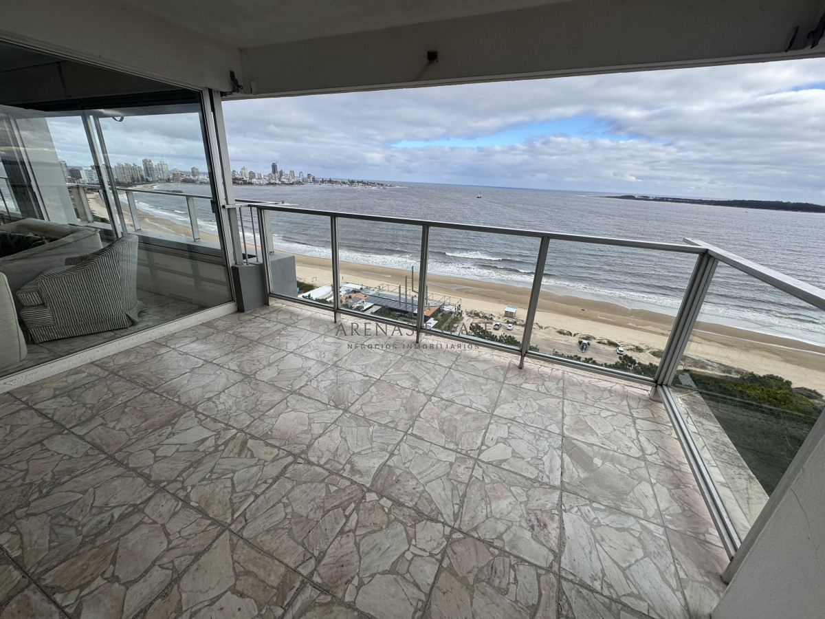 Apartamento ID.3900 - Apartamento de 3 dormitorios en venta en primera linea de Playa Mansa , Punta del Este 