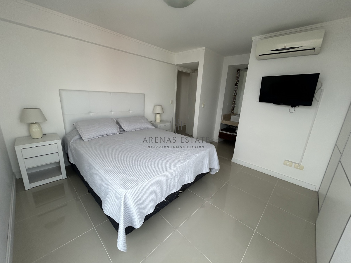 Apartamento ID.2256 - Apartamento en venta Sobre Chiverta - Punta del Este