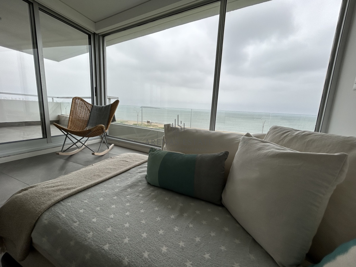 Apartamento ID.2123 - Penthouse en venta en Punta del Este , zona mansa , 3 Dormitorios más servicio 