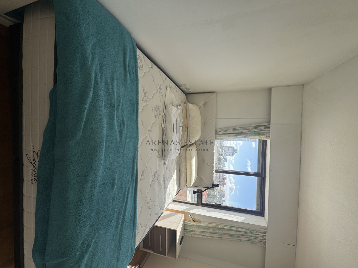 Apartamento ID.3671 - Apartamento en venta en Punta del Este de 3 dormitorios más servicio 