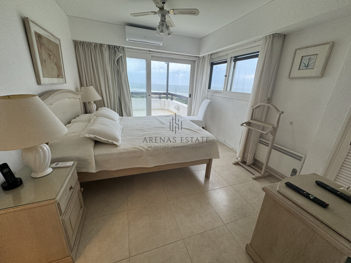Apartamento ID.3563 - Apartamento en venta de 3 dormitorios en primera linea de la Brava , Punta del Este 