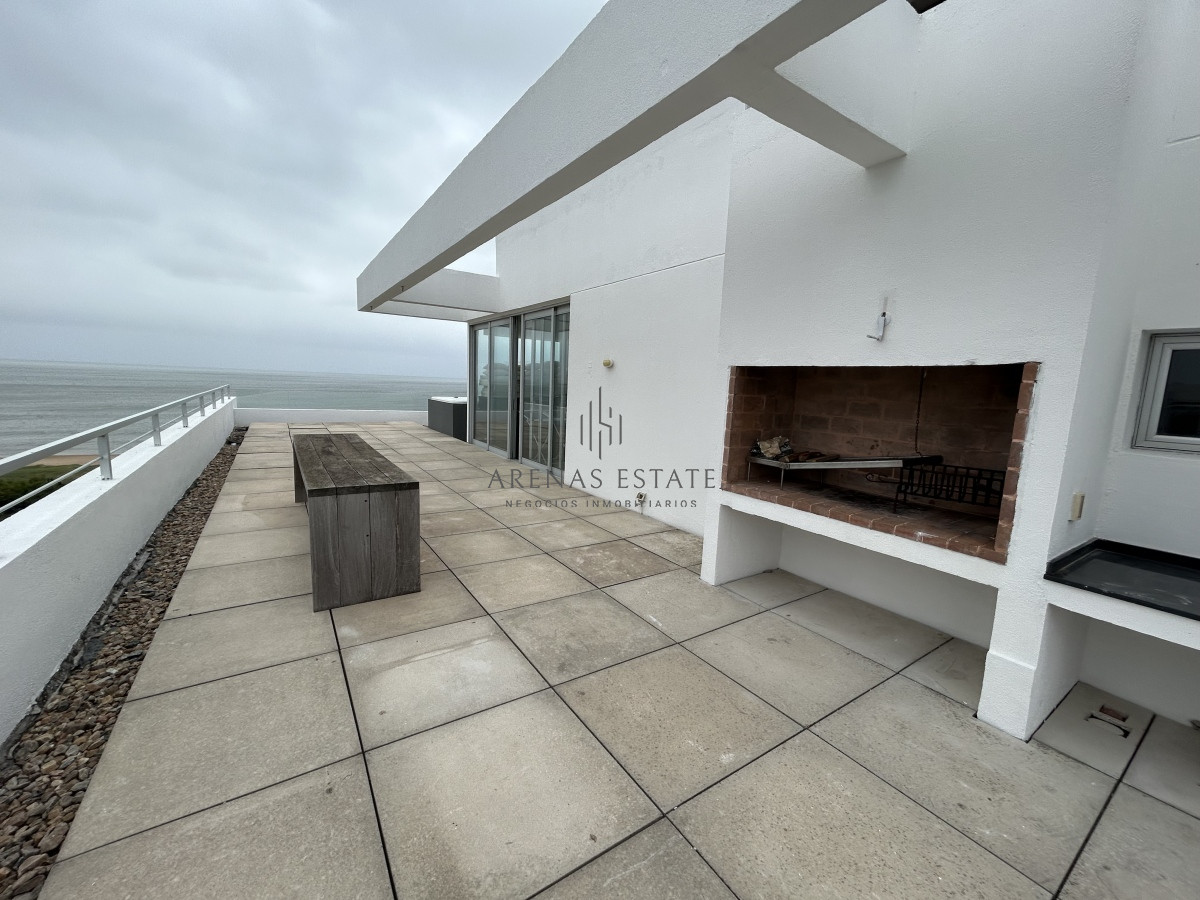 Apartamento ID.2123 - Penthouse en venta en Punta del Este , zona mansa , 3 Dormitorios más servicio 