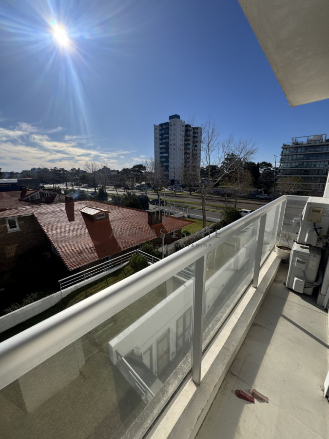 Apartamento ID.3773 - Apartamento  de 2 dormitorios en venta en  Punta del Este