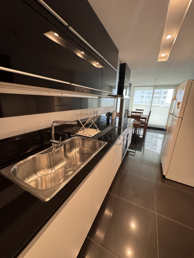 Apartamento ID.3699 - Apartamento en venta  de 3 dormitorios y servicio  en zona Brava 