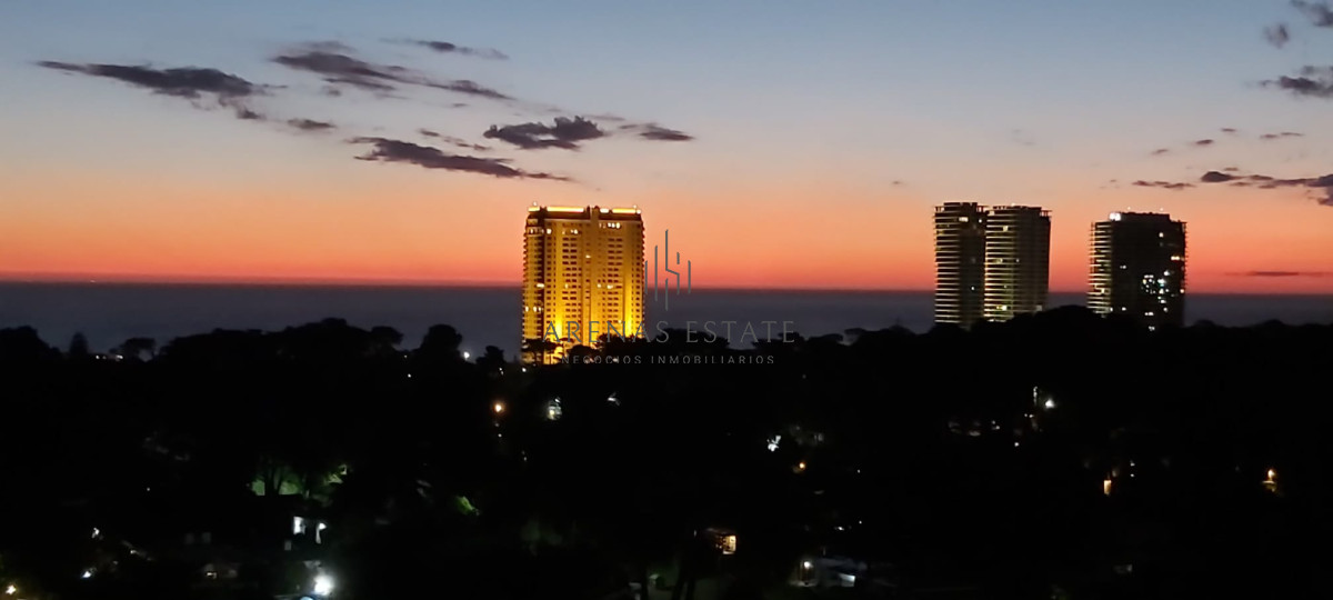 Apartamento ID.2403 - Apartamento en venta de dos dormitorios Ubicado en Roosevelt Punta del Este 