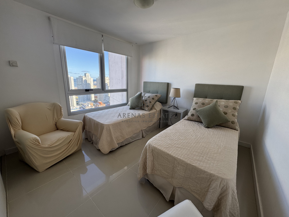 Apartamento ID.3700 - Apartamento de 3 dormitorios en venta en Punta del Este