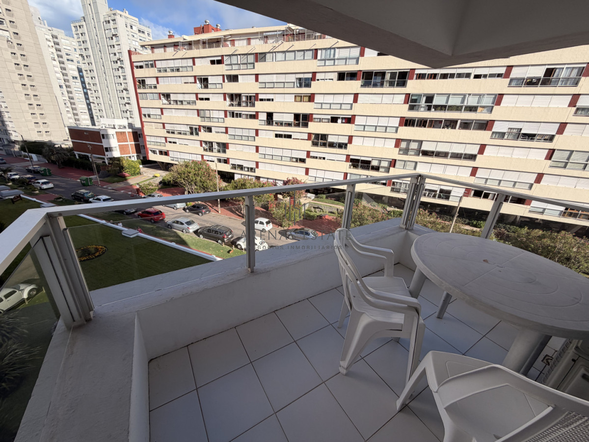 Apartamento ID.2666 - Apartamemento en venta de 1 dormitorio y medio en Punta del Este 