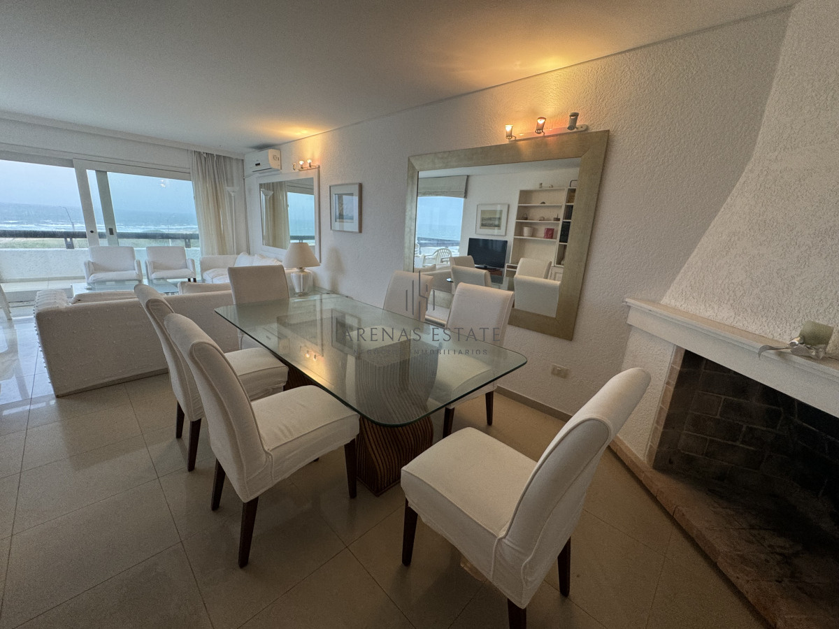 Apartamento ID.3563 - Apartamento en venta de 3 dormitorios en primera linea de la Brava , Punta del Este 