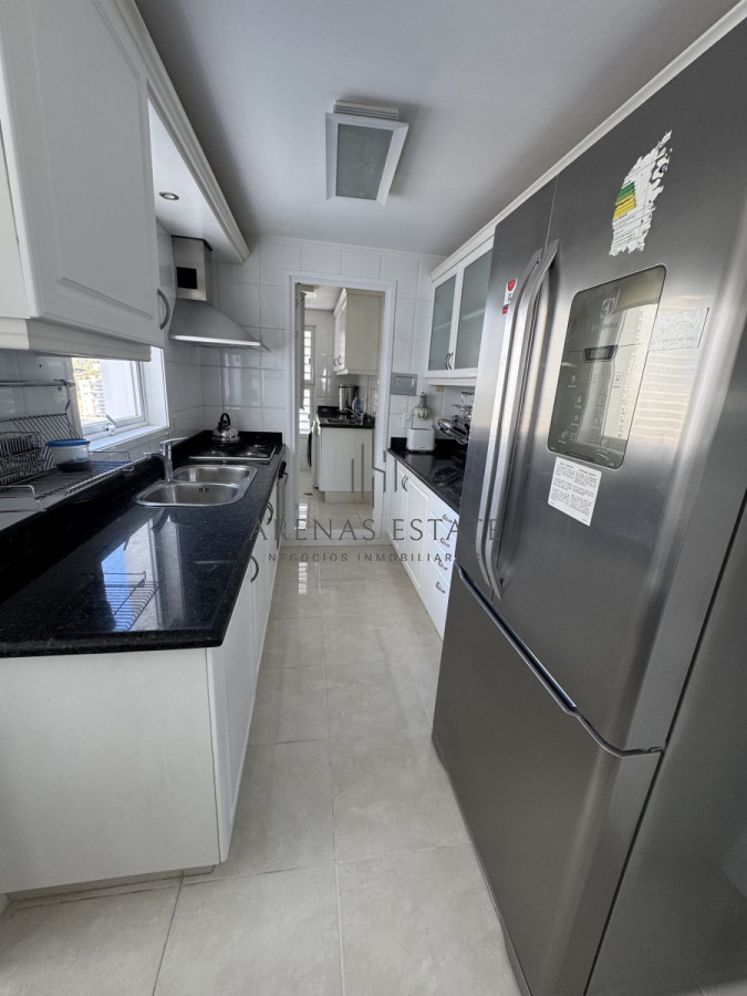 Apartamento ID.3683 - Apartamento de 3 dormitorios en venta en Punta del Este en primera linea de la Mansa 