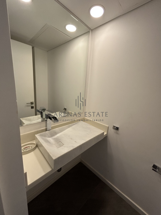 Apartamento ID.2123 - Penthouse en venta en Punta del Este , zona mansa , 3 Dormitorios más servicio 