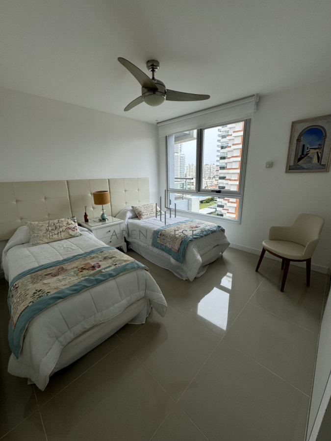 Apartamento ID.3124 - Apartamento de 3 dormitorios en venta en Punta del Este